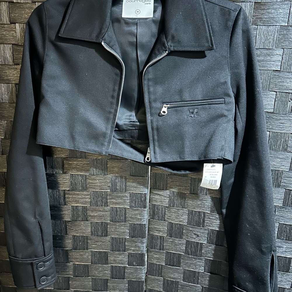 Black Cropped Blazer Modern Structured Design